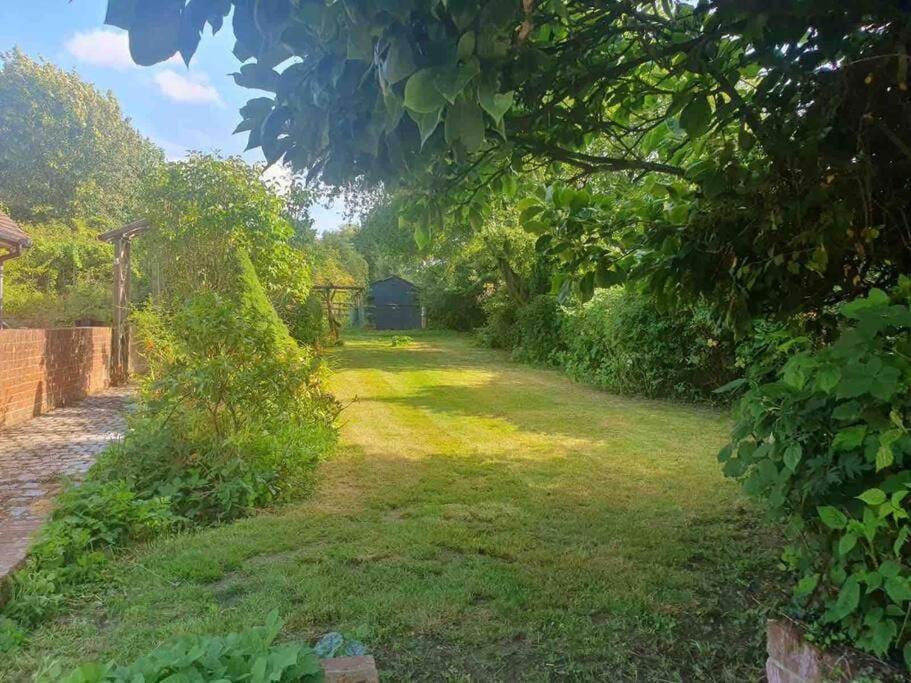 Nature Charm & Fruit Delights, Multi-Generation Celebratory Home -Try, Relax, Repeat - Sellindge Ashford  Exteriér fotografie